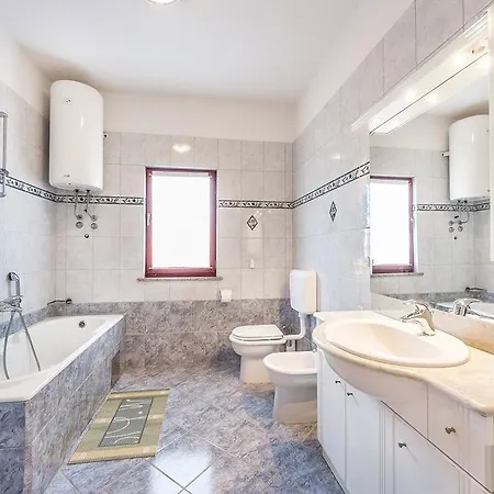 Grzi Apartment *
